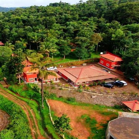 Cs County Resort Sakleshpur Buitenkant foto